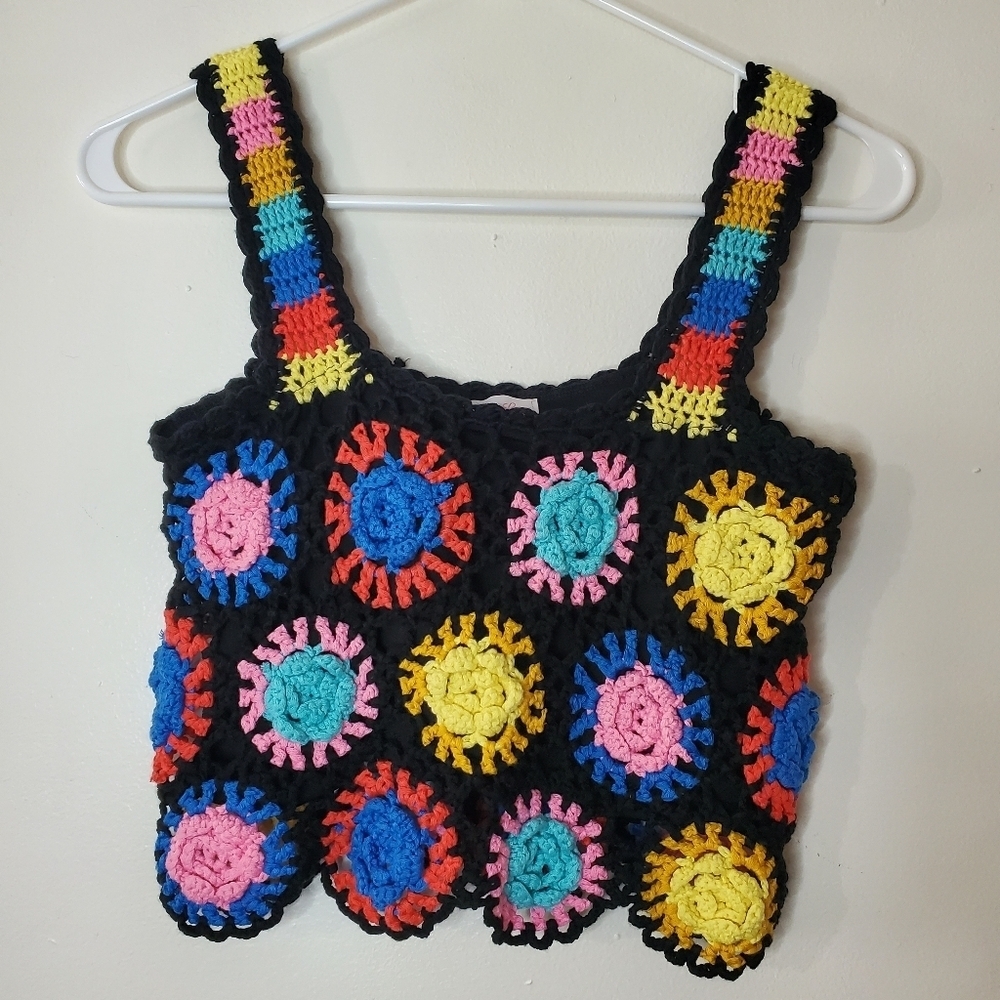 Pink Lily Embroidered Crochet Crop Tank Size Small